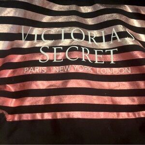 Victoria secret tote bag (she’s in mint condition and only been used twice)